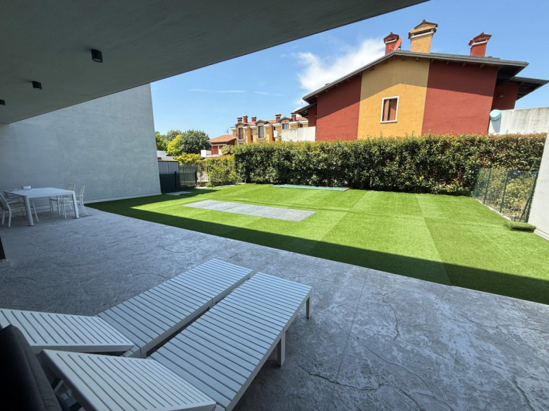 NUOVO APPARTAMENTO  BICAMERE CON GIARDINO ESCLUSIVO DI MQ.150 E GARAGE DOPPIO. EURO 285.000 + ARR...