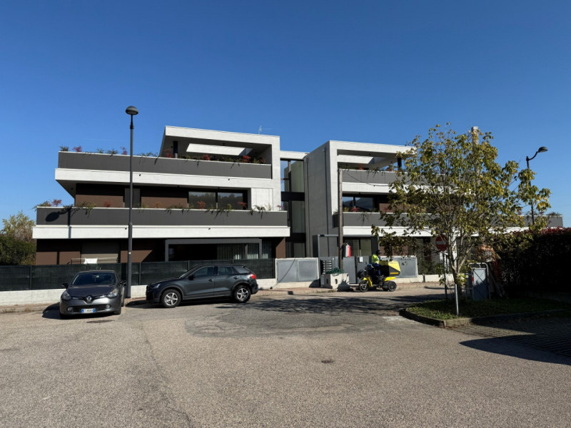 NUOVO APPARTAMENTO  BICAMERE CON GIARDINO ESCLUSIVO DI MQ.150 E GARAGE DOPPIO. EURO 285.000 + ARR...