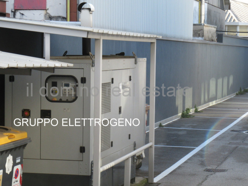 Capannone di recente costruzione anno 2017 in zona industriale a Padova Est, Classe Energetica B,...