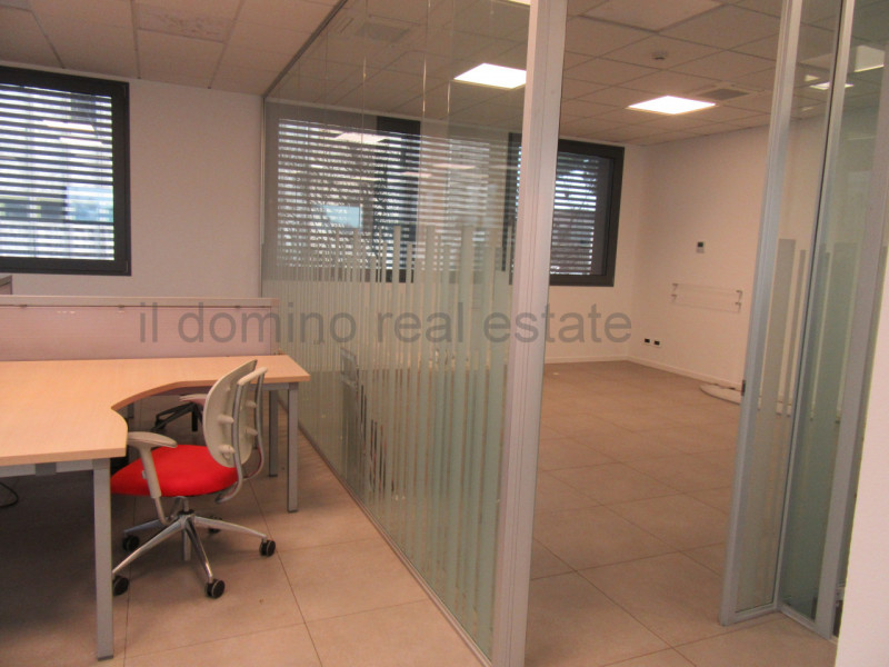 Capannone di recente costruzione anno 2017 in zona industriale a Padova Est, Classe Energetica B,...