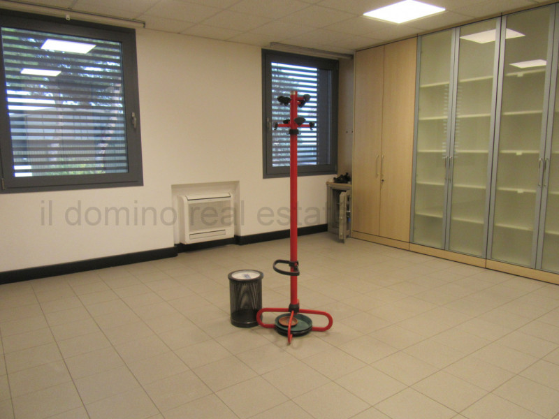 Capannone di recente costruzione anno 2017 in zona industriale a Padova Est, Classe Energetica B,...