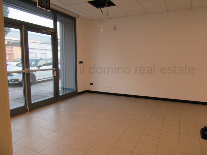 Capannone di recente costruzione anno 2017 in zona industriale a Padova Est, Classe Energetica B,...