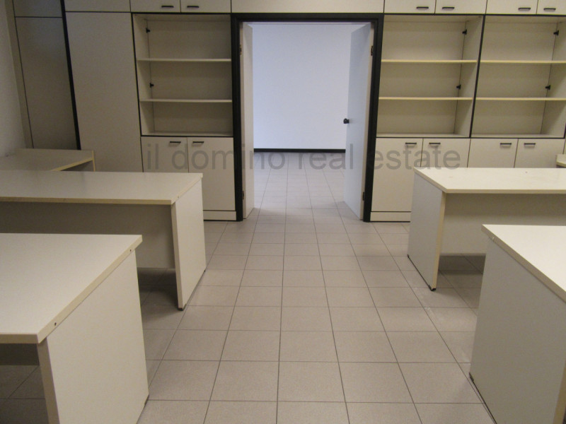 Capannone di recente costruzione anno 2017 in zona industriale a Padova Est, Classe Energetica B,...