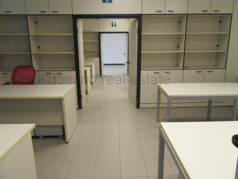 Capannone di recente costruzione anno 2017 in zona industriale a Padova Est, Classe Energetica B,...