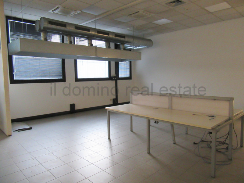 Capannone di recente costruzione anno 2017 in zona industriale a Padova Est, Classe Energetica B,...