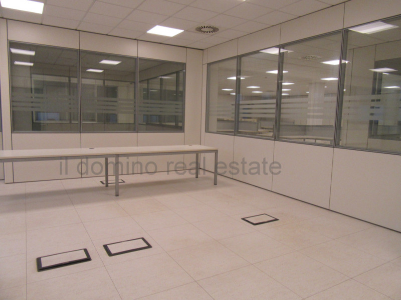 Capannone di recente costruzione anno 2017 in zona industriale a Padova Est, Classe Energetica B,...