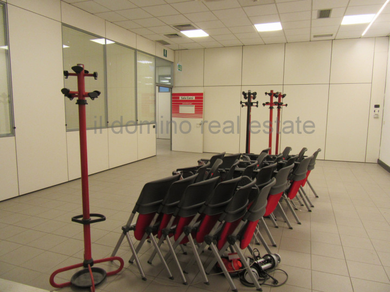 Capannone di recente costruzione anno 2017 in zona industriale a Padova Est, Classe Energetica B,...