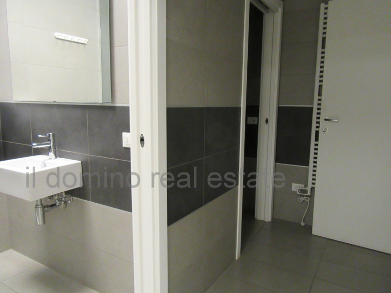 Capannone di recente costruzione anno 2017 in zona industriale a Padova Est, Classe Energetica B,...