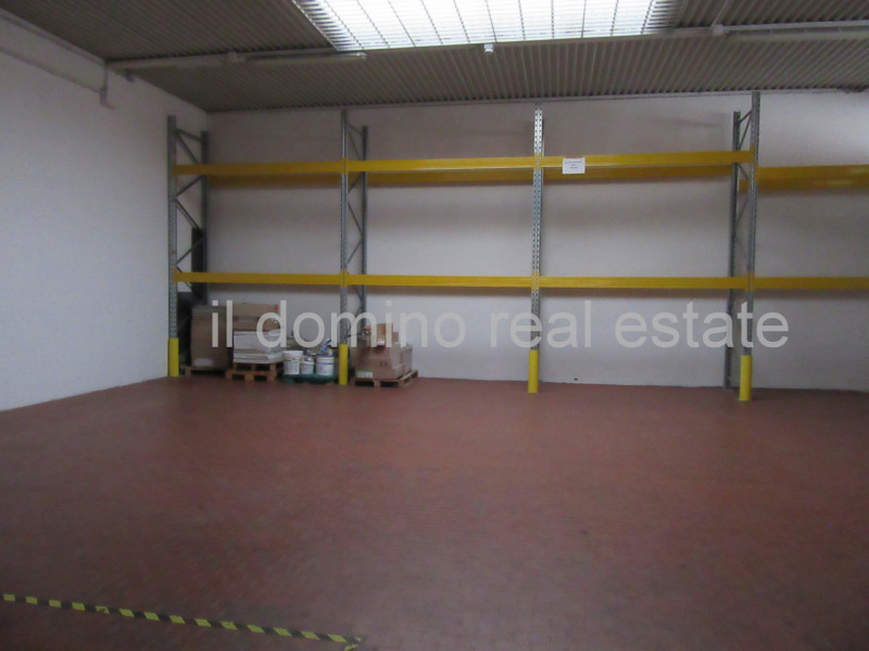 Capannone di recente costruzione anno 2017 in zona industriale a Padova Est, Classe Energetica B,...