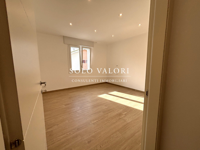 Rif. A901 (per info 3926956333)


In una curata palazzina situata vicino al centro di Castelfranc...