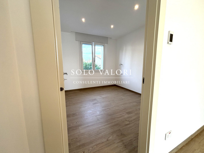 Rif. A901 (per info 3926956333)


In una curata palazzina situata vicino al centro di Castelfranc...