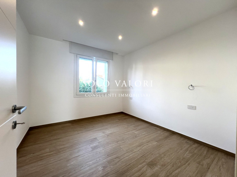 Rif. A901 (per info 3926956333)


In una curata palazzina situata vicino al centro di Castelfranc...