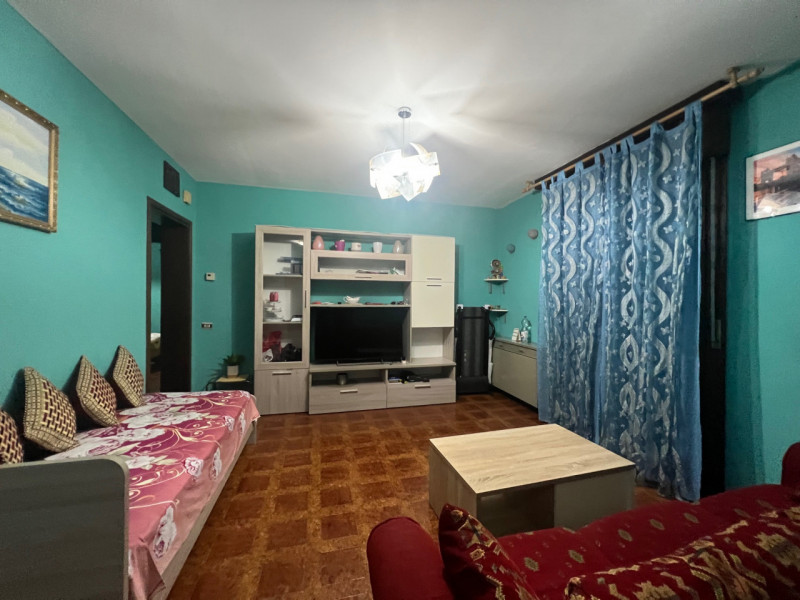 Proponiamo in vendita un ampio appartamento quadrilocale di circa 90 mq situato nel comune di Lon...