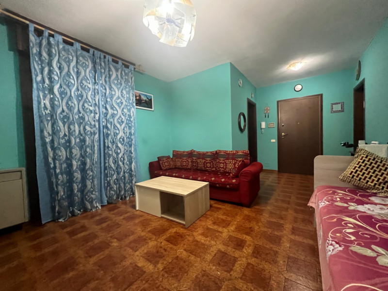 Proponiamo in vendita un ampio appartamento quadrilocale di circa 90 mq situato nel comune di Lon...