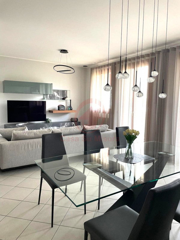 PIANIGA, MELLAREDO RIF. EA167: Casa Su Misura ha il piacere di proporvi recente duplex al primo e...