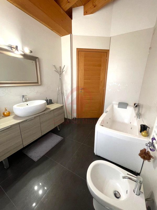 PIANIGA, MELLAREDO RIF. EA167: Casa Su Misura ha il piacere di proporvi recente duplex al primo e...