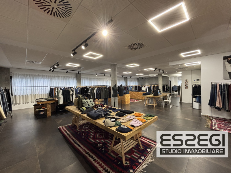 PADOVA ZONA INDUSTRIALE: Nelle immediate vicinanze alla tangenziale e comodo al casello autostrad...