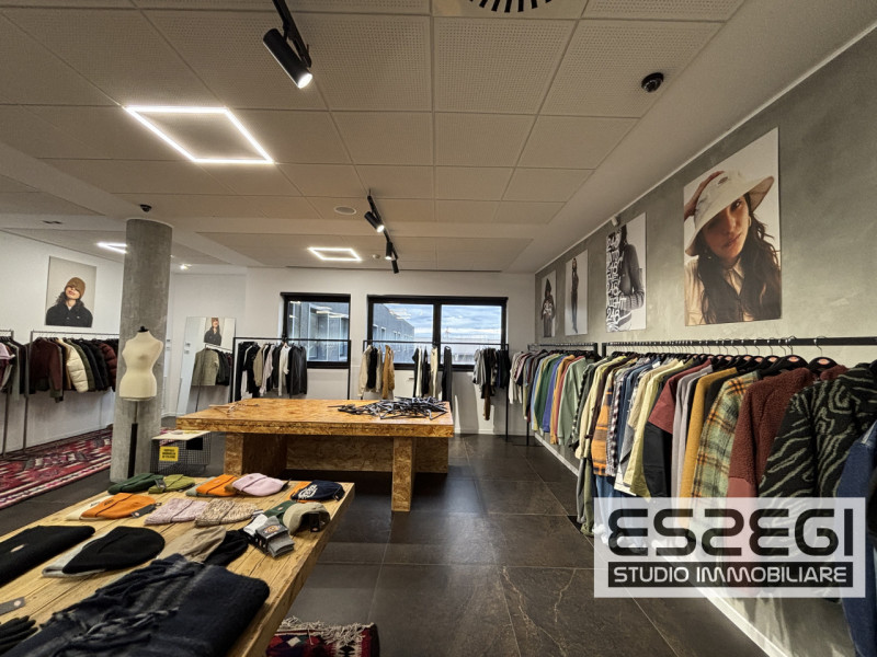 PADOVA ZONA INDUSTRIALE: Nelle immediate vicinanze alla tangenziale e comodo al casello autostrad...