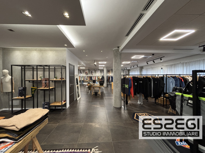 PADOVA ZONA INDUSTRIALE: Nelle immediate vicinanze alla tangenziale e comodo al casello autostrad...