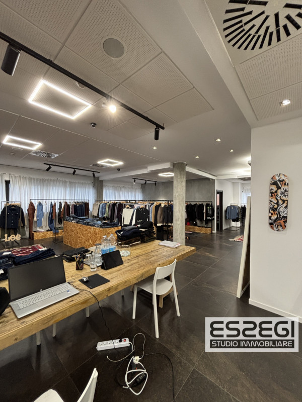 PADOVA ZONA INDUSTRIALE: Nelle immediate vicinanze alla tangenziale e comodo al casello autostrad...