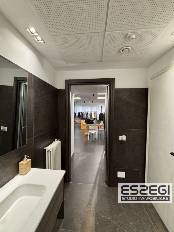 PADOVA ZONA INDUSTRIALE: Nelle immediate vicinanze alla tangenziale e comodo al casello autostrad...