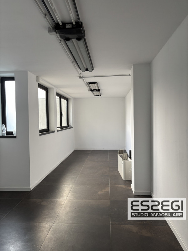 PADOVA ZONA INDUSTRIALE: Nelle immediate vicinanze alla tangenziale e comodo al casello autostrad...