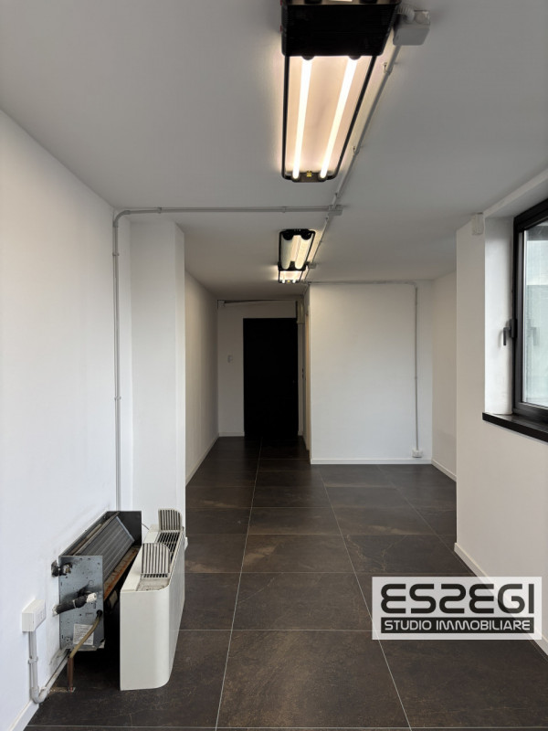 PADOVA ZONA INDUSTRIALE: Nelle immediate vicinanze alla tangenziale e comodo al casello autostrad...