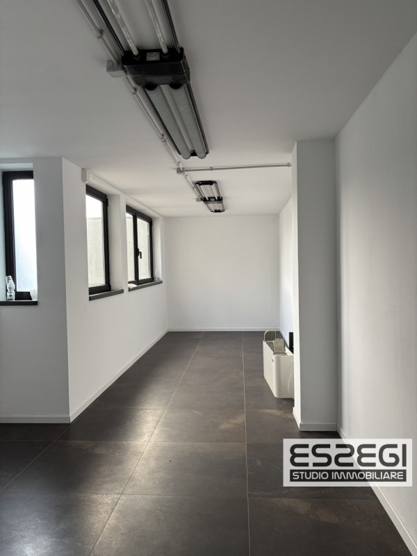 PADOVA ZONA INDUSTRIALE: Nelle immediate vicinanze alla tangenziale e comodo al casello autostrad...