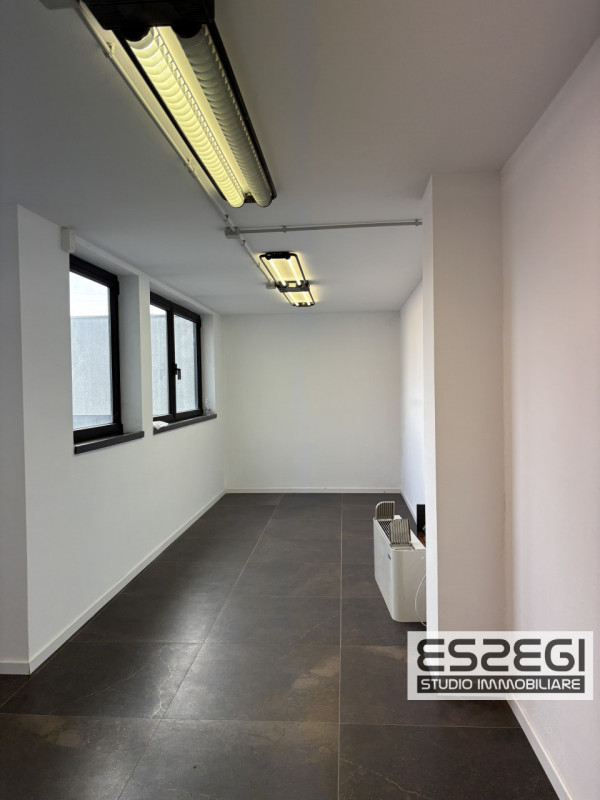 PADOVA ZONA INDUSTRIALE: Nelle immediate vicinanze alla tangenziale e comodo al casello autostrad...