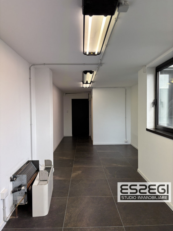 PADOVA ZONA INDUSTRIALE: Nelle immediate vicinanze alla tangenziale e comodo al casello autostrad...