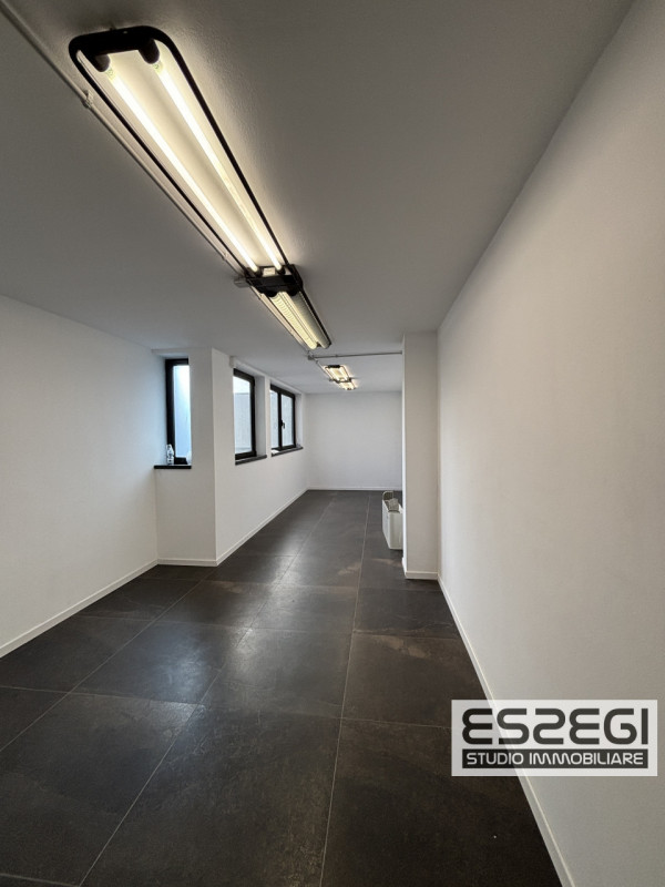 PADOVA ZONA INDUSTRIALE: Nelle immediate vicinanze alla tangenziale e comodo al casello autostrad...