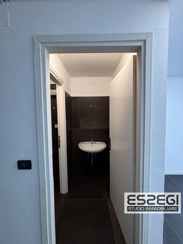 PADOVA ZONA INDUSTRIALE: Nelle immediate vicinanze alla tangenziale e comodo al casello autostrad...