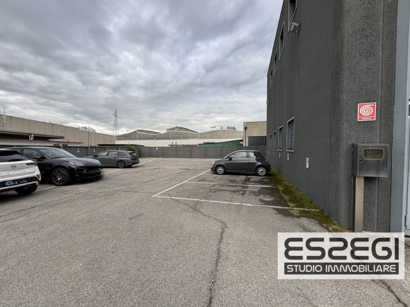 PADOVA ZONA INDUSTRIALE: Nelle immediate vicinanze alla tangenziale e comodo al casello autostrad...