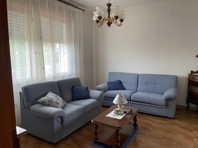 Oggi vi proponiamo un'abitazione inserita in un fabbricato composto solamente da due unità, una a...