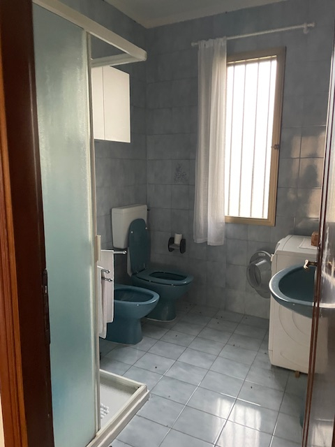 Oggi vi proponiamo un'abitazione inserita in un fabbricato composto solamente da due unità, una a...