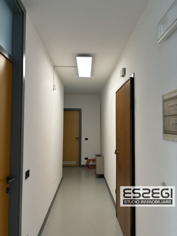 LIMENA: Proponiamo in locazione ufficio situato al primo piano all’interno di un contesto direzio...