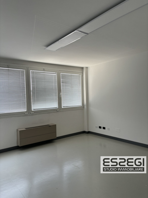 LIMENA: Proponiamo in locazione ufficio situato al primo piano all’interno di un contesto direzio...