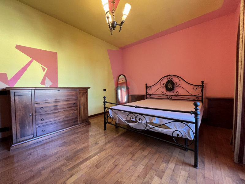 Nel comune di Limena in località Taggì di Sotto proponiamo in vendita un appartamento al primo e ...