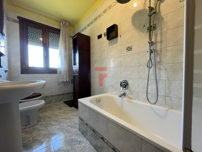 Nel comune di Limena in località Taggì di Sotto proponiamo in vendita un appartamento al primo e ...