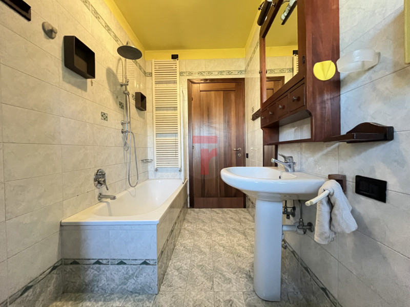 Nel comune di Limena in località Taggì di Sotto proponiamo in vendita un appartamento al primo e ...