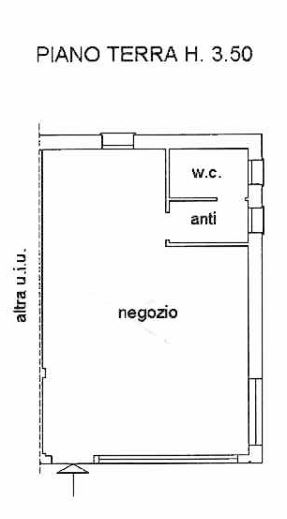 Proponiamo in affitto un negozio di circa 55 mq situato nella vivace zona di Bresseo, nel comune ...