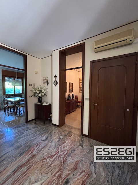 PADOVA*FORCELLINI: Spaziosissimo appartamento situato nel cuore del quartiere di Forcellini, all'...