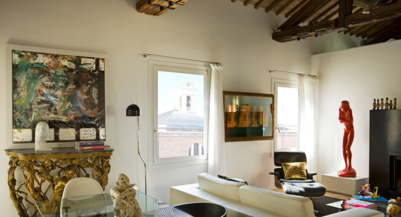 Nel cuore pulsante di Padova, proponiamo in vendita un raffinato appartamento trilocale che rappr...