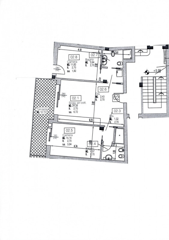 Nel cuore pulsante di Padova, proponiamo in vendita un raffinato appartamento trilocale che rappr...