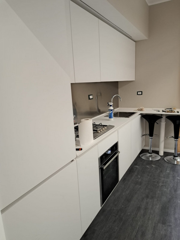 STAZIONE AFFITTASI AMPIO APPARTAMENTO RISTRUTTURATO A NUOVO 5 CAMERE 3 BAGNI TERRAZZA ,DISPONIBIL...