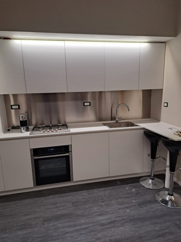 STAZIONE AFFITTASI AMPIO APPARTAMENTO RISTRUTTURATO A NUOVO 5 CAMERE 3 BAGNI TERRAZZA ,DISPONIBIL...