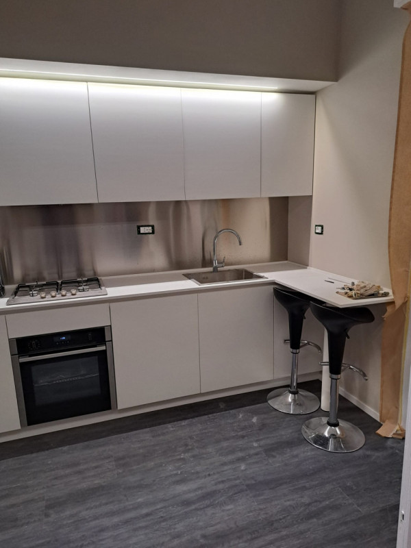 STAZIONE AFFITTASI AMPIO APPARTAMENTO RISTRUTTURATO A NUOVO 5 CAMERE 3 BAGNI TERRAZZA ,DISPONIBIL...