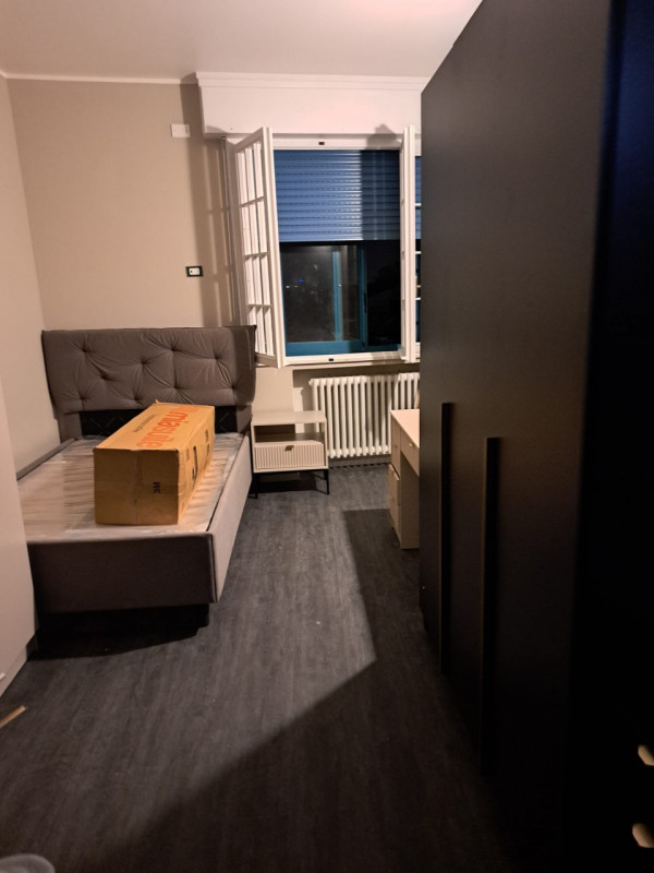 STAZIONE AFFITTASI AMPIO APPARTAMENTO RISTRUTTURATO A NUOVO 5 CAMERE 3 BAGNI TERRAZZA ,DISPONIBIL...