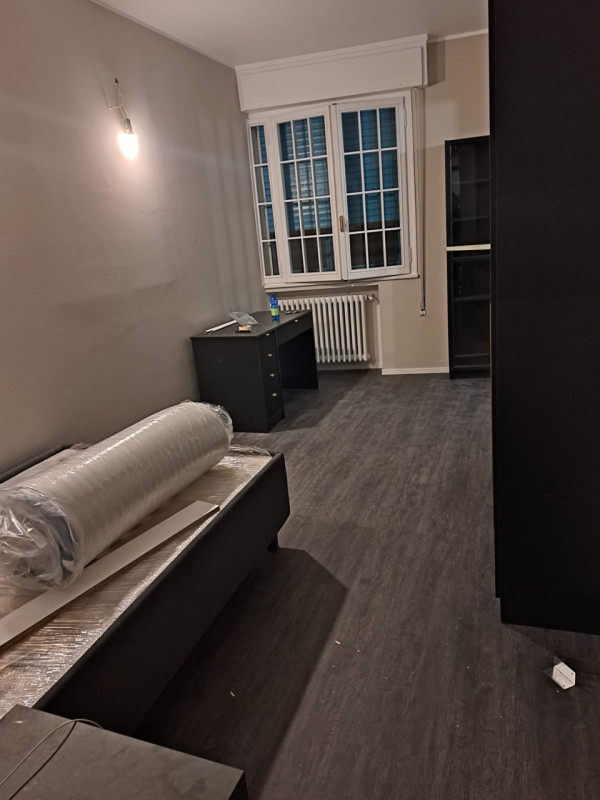 STAZIONE AFFITTASI AMPIO APPARTAMENTO RISTRUTTURATO A NUOVO 5 CAMERE 3 BAGNI TERRAZZA ,DISPONIBIL...