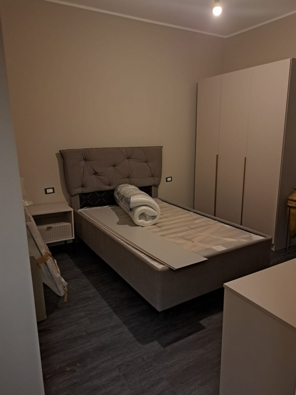 STAZIONE AFFITTASI AMPIO APPARTAMENTO RISTRUTTURATO A NUOVO 5 CAMERE 3 BAGNI TERRAZZA ,DISPONIBIL...